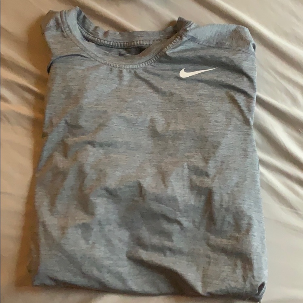 Men’s gray Nike dri fit tee